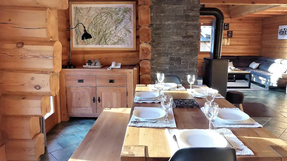 Salle à manger avec 2 rallonges à ajouter facilement pour accueillir 12 convives - Niveau 1