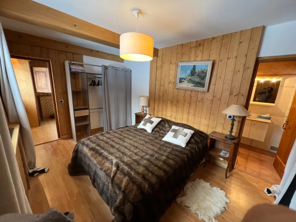 Chambre 2 - lit 160 cm avec salle de bains