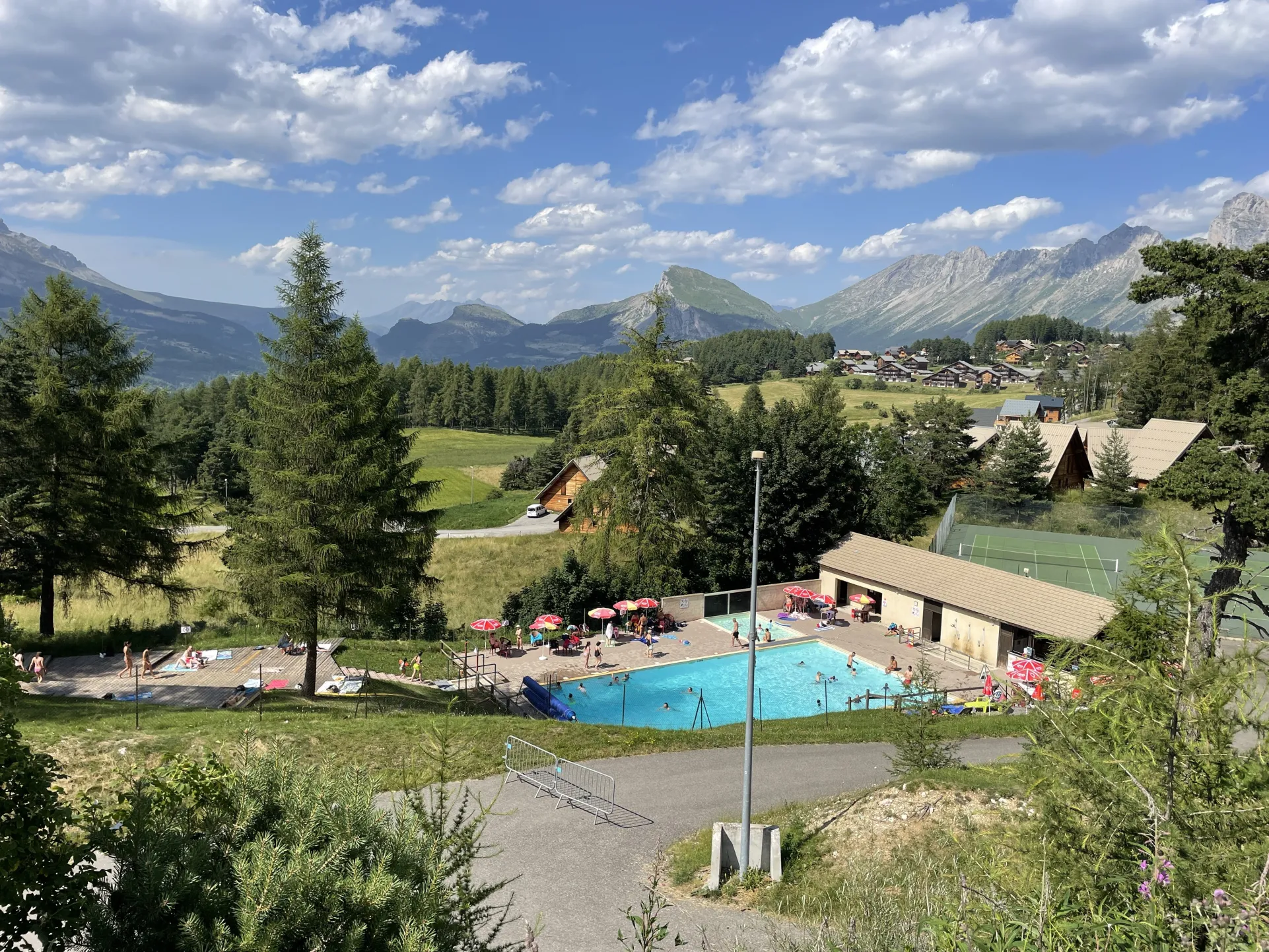 Numerous activities: tennis, accrobranche, pétanque less than 50m from the apartment and at altitude, municipal swimming pool with slide, etc...
