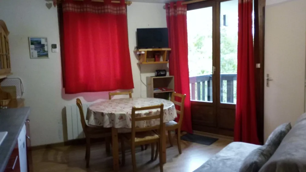 sejour acès au balcon et à la chambre