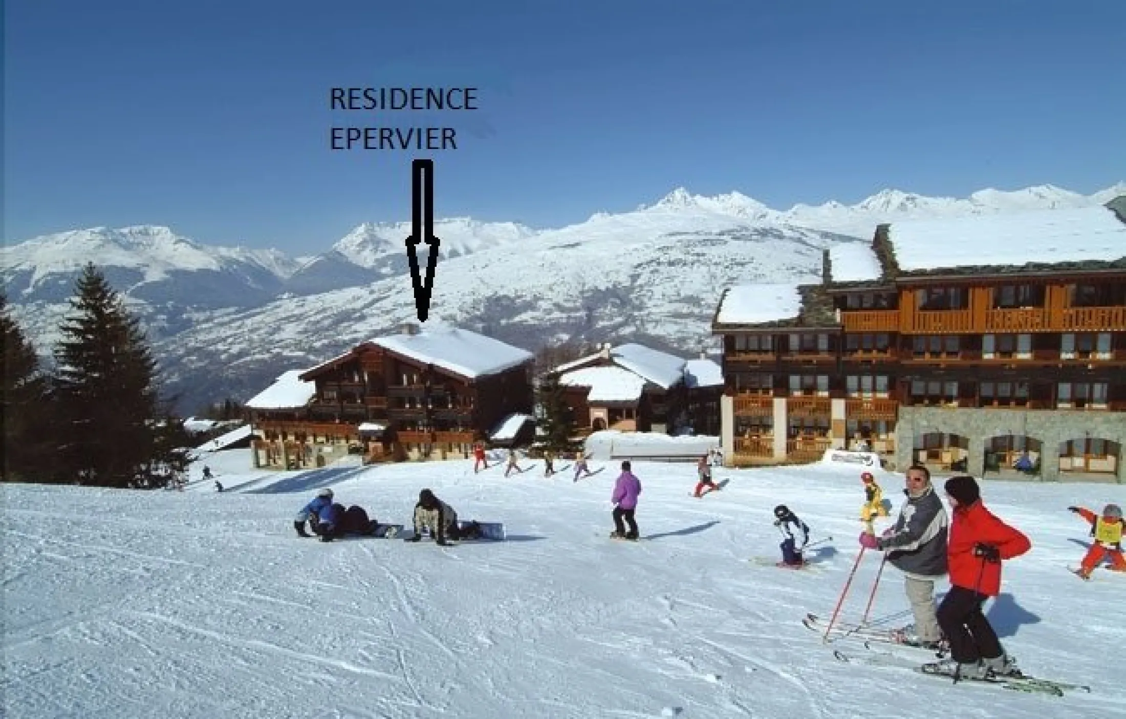 Photo de la résidence vue de la Piste - côté sud