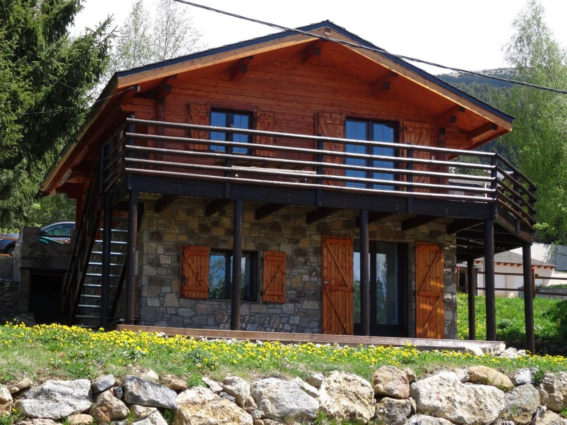 Chalet à eyne 66800 face à font romeu