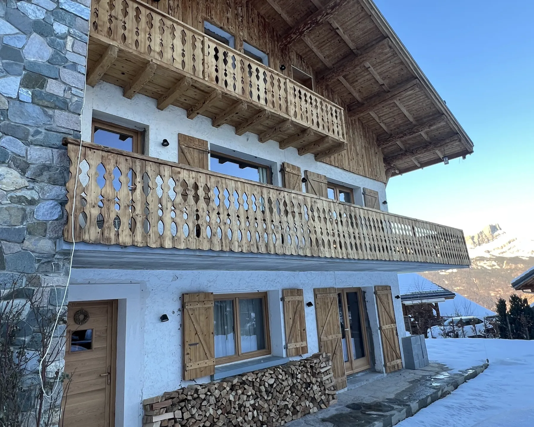 Facade Sud Est et jardin face à la chaîne du Mont-Blanc