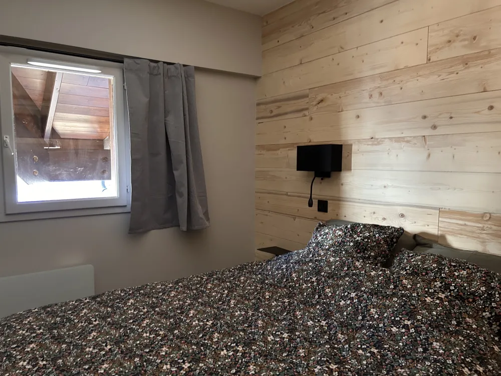 chambre avec placard et lit double 140/190