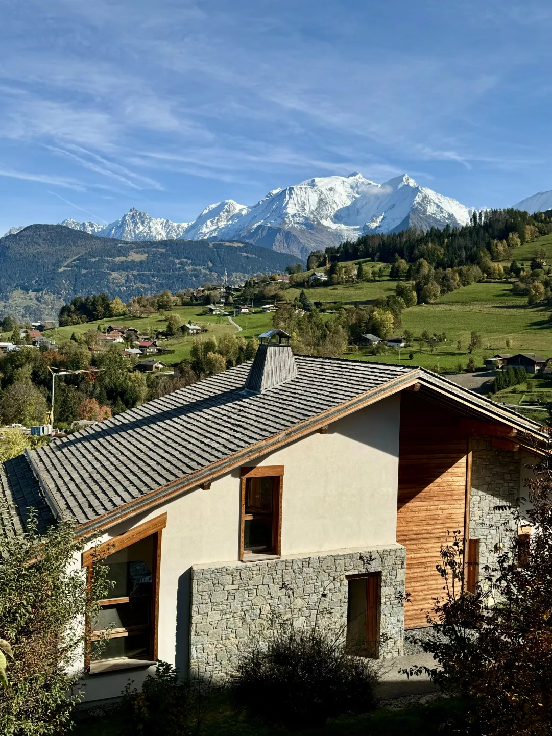 Chalet vu de l'exterieur, Mont blanc au fond