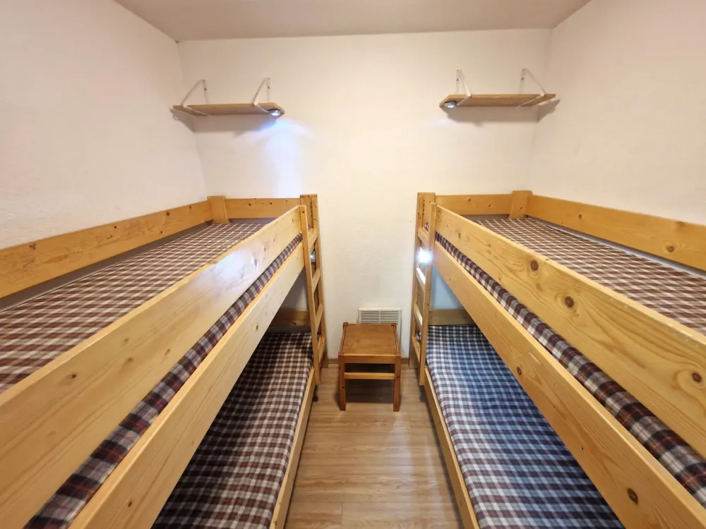 2 pièces +cabine 6/8 personnes coeur station 42m²