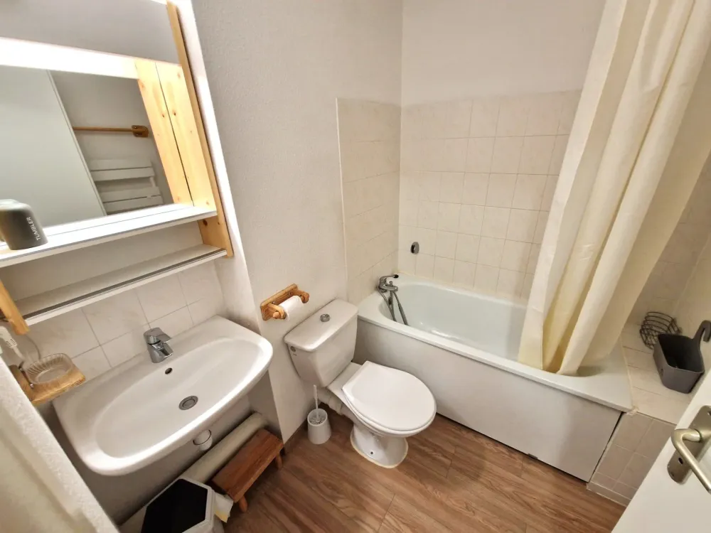 2 pièces +cabine 6/8 personnes coeur station 42m²