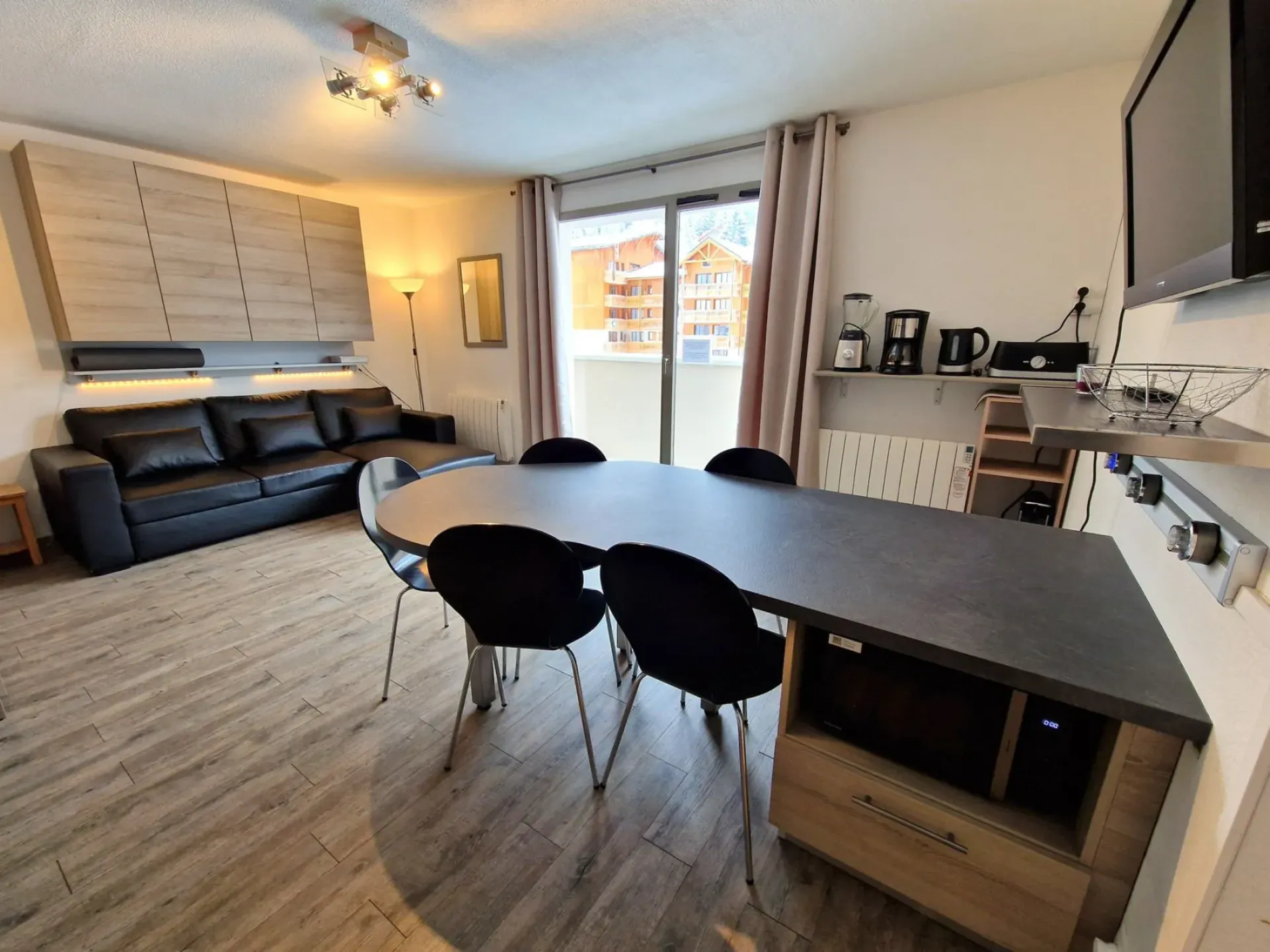 2 pièces + cabine 6 personnes coeur station 42m²