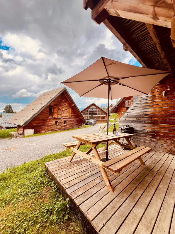 Chalet cosy les flocons du soleil, 6/9 personnes, piscine et spa.