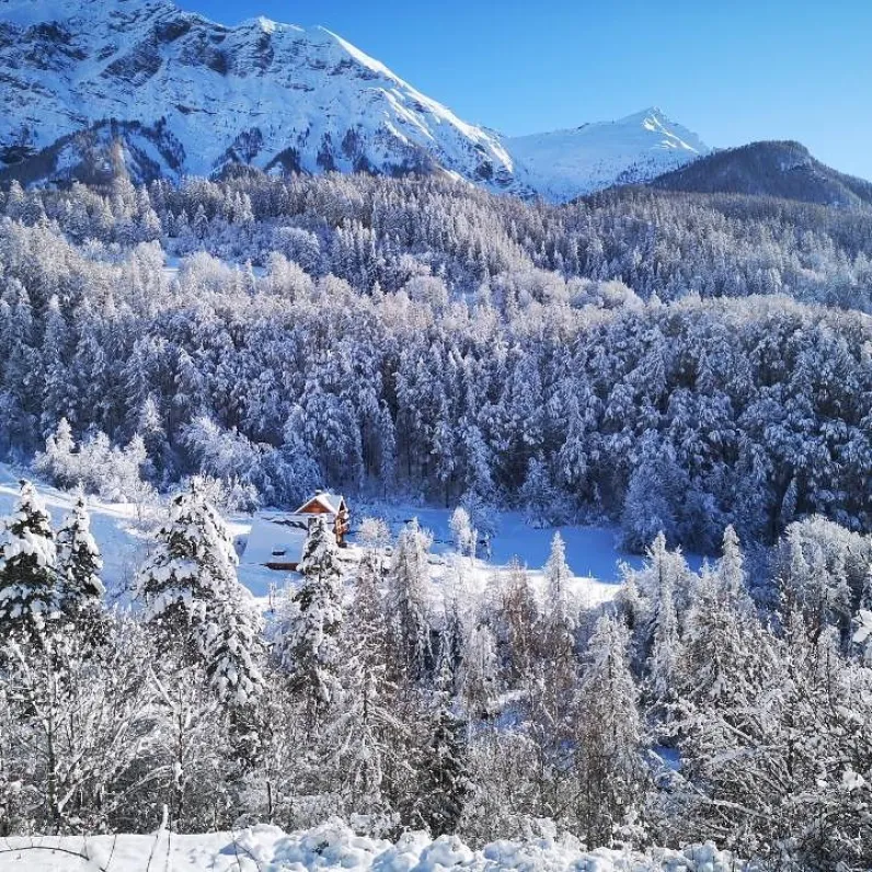 Chalet enneigé