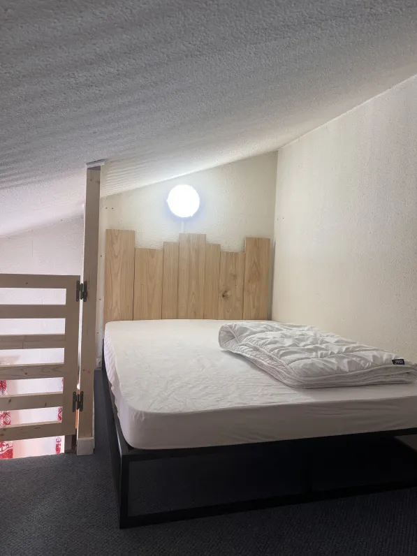 Lit mezzanine 