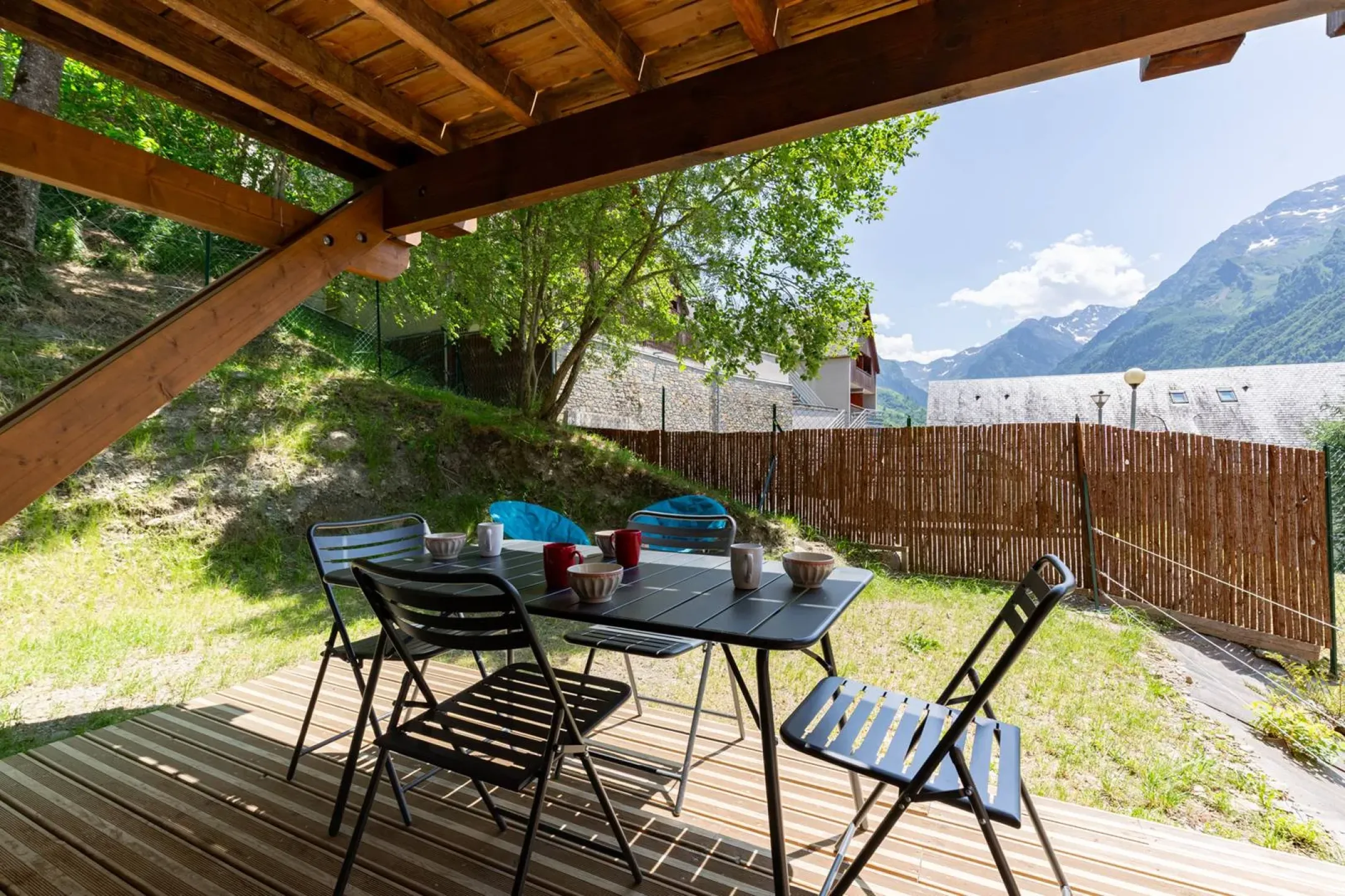 Proche skyvall 4 personnes neuf-local vélo wifi jardin