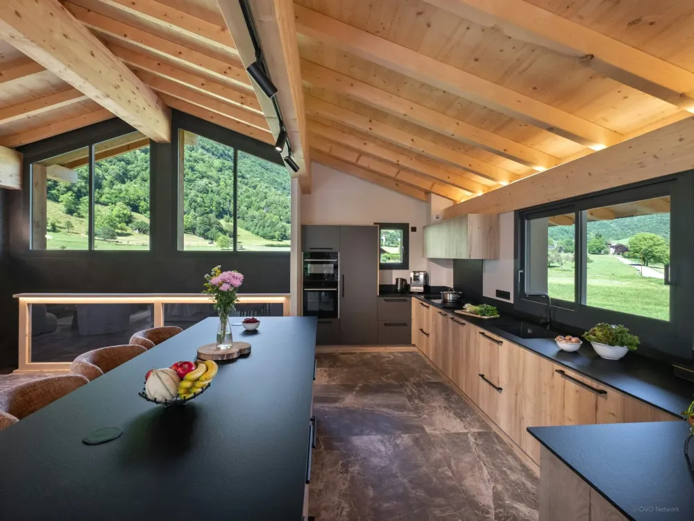 Chalet pour 8 avec jacuzzi, terrasses et piscine