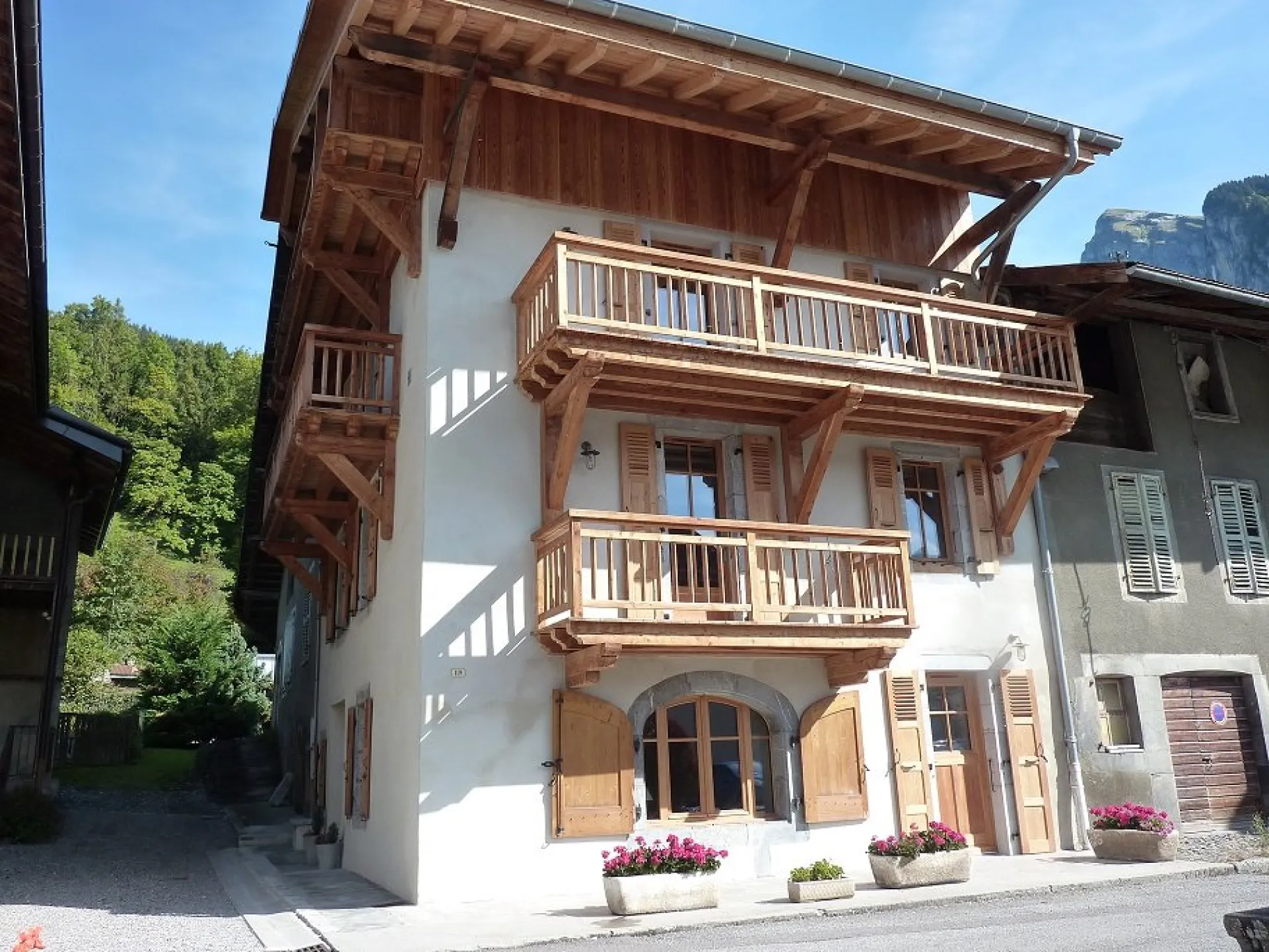 Chalet Valsamont depuis la Place des Dents Blanches (été)
