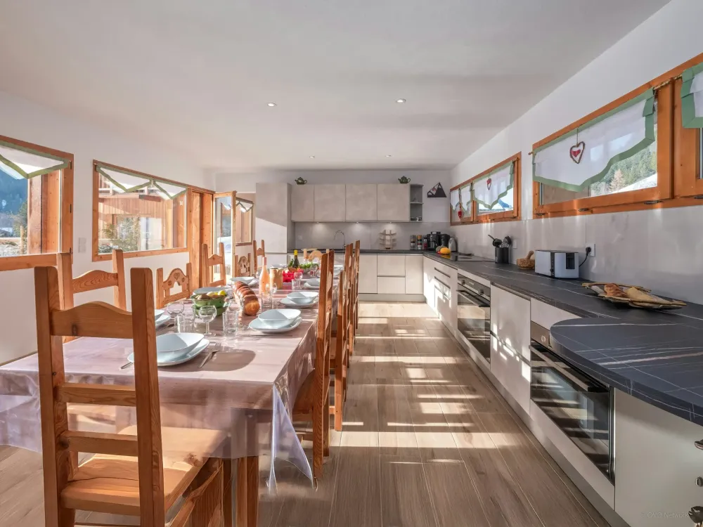 Dining table/cuisine
