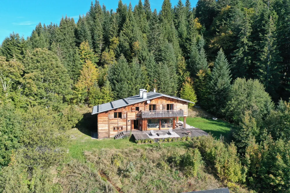 Rare : chalet isolé vue imprenable mont blanc & aravis - entouré de forêt – 6 pers