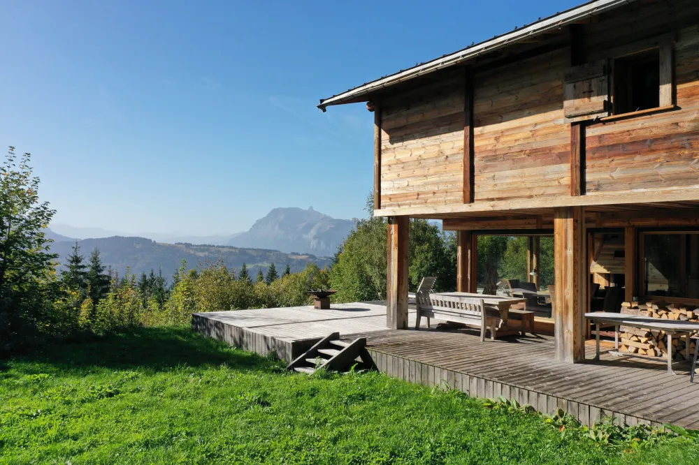Rare : chalet isolé vue imprenable mont blanc & aravis - entouré de forêt – 6 pers