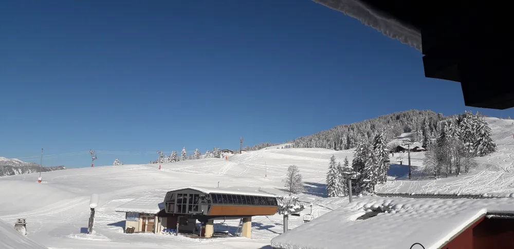 Chalet situé en face du télésiège du Cernix