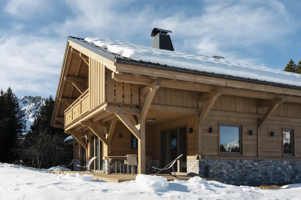 Vue façade sud/est du chalet en décembre