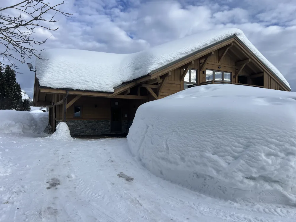 Vue façade chalet février 2025