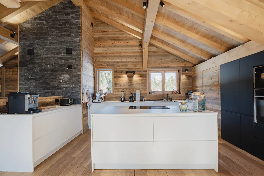 Cuisine moderne équipée - espace déjeuner
