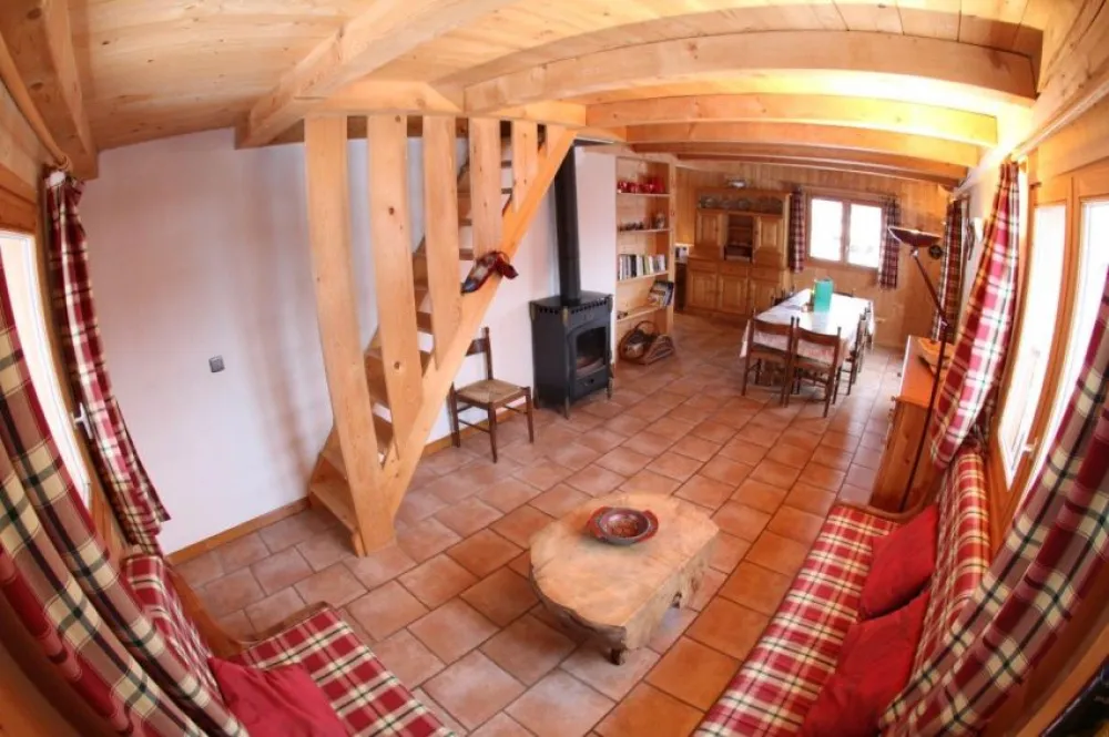 Aux chalets des alpes, piscine chauffée (été) piste de luge (hiver)
