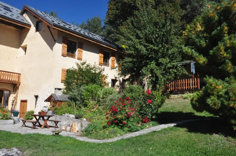 Le gîte côté jardin en été