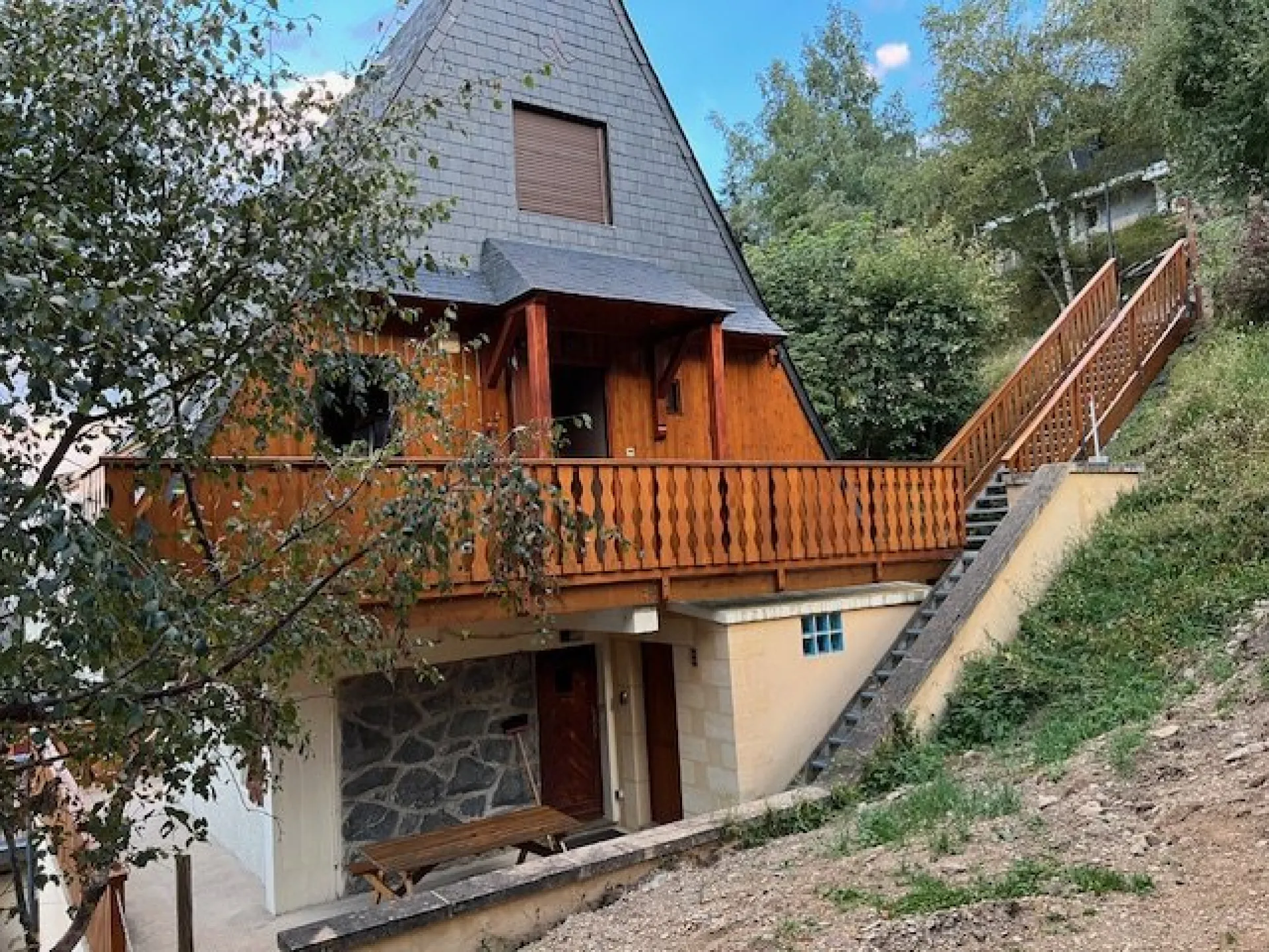 ESPACES VERTS ET TABLE DE JARDIN EN BOIS 