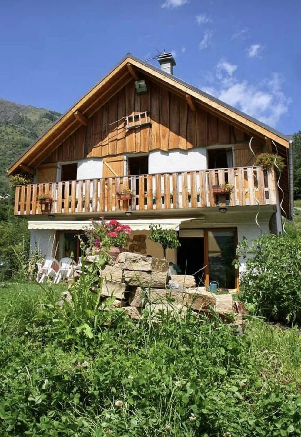 Un chalet de montagne, agréable été comme hivers