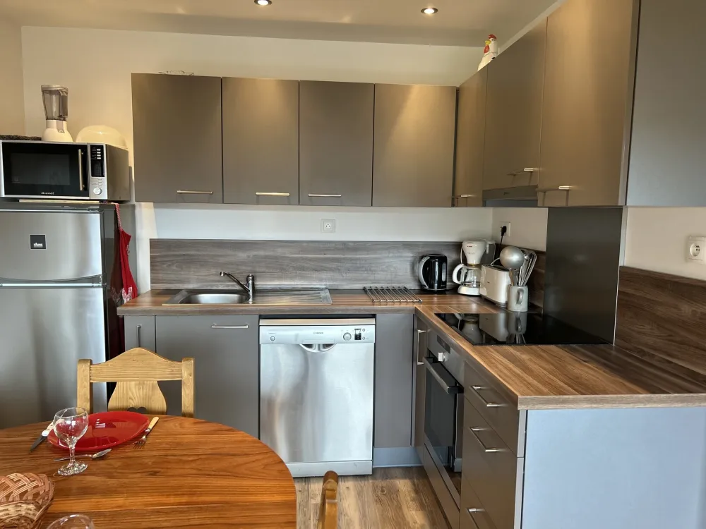 Appartement entièrement rénové, à quelques mètres