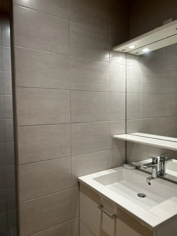 Appartement entièrement rénové, à quelques mètres
