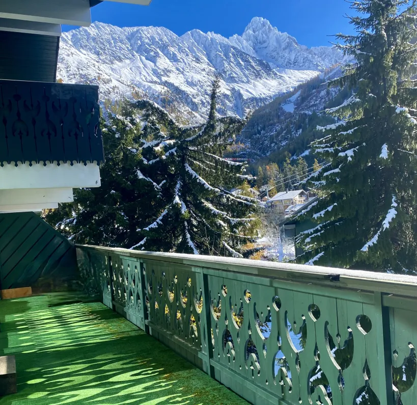 Duplex rénové en chalet avec terrasse privée face au mont-blanc – à 5 min des grands montets