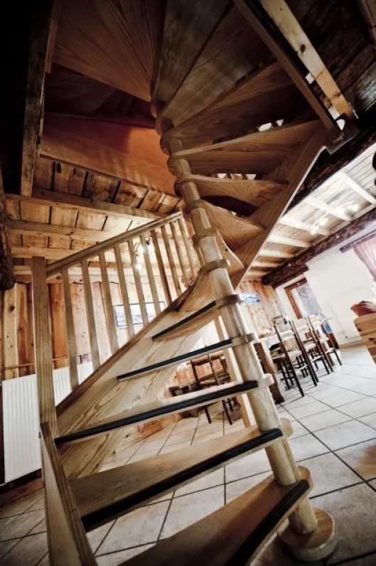 Escalier pour monter aux chambres