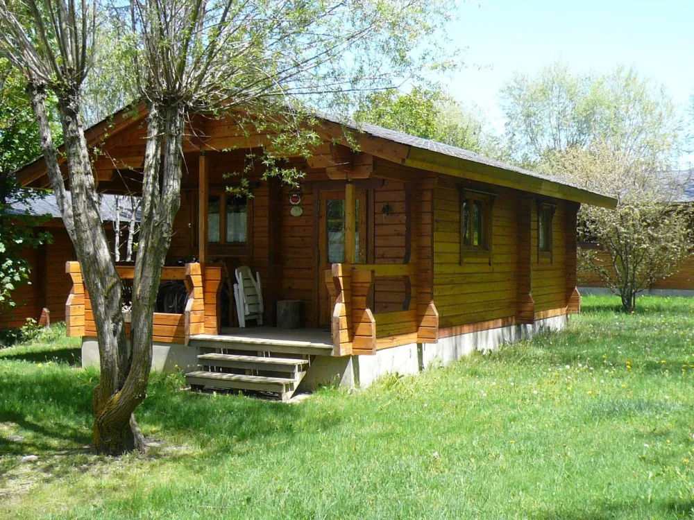 Rossignol 4/6 personnes, sur emplacement de 200 m² environ.
