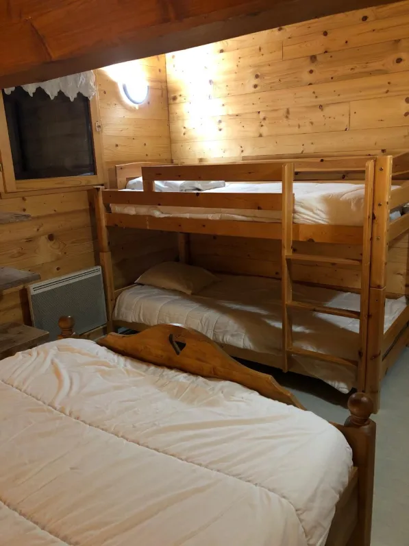 Chambre 1 lit double + lits superposés