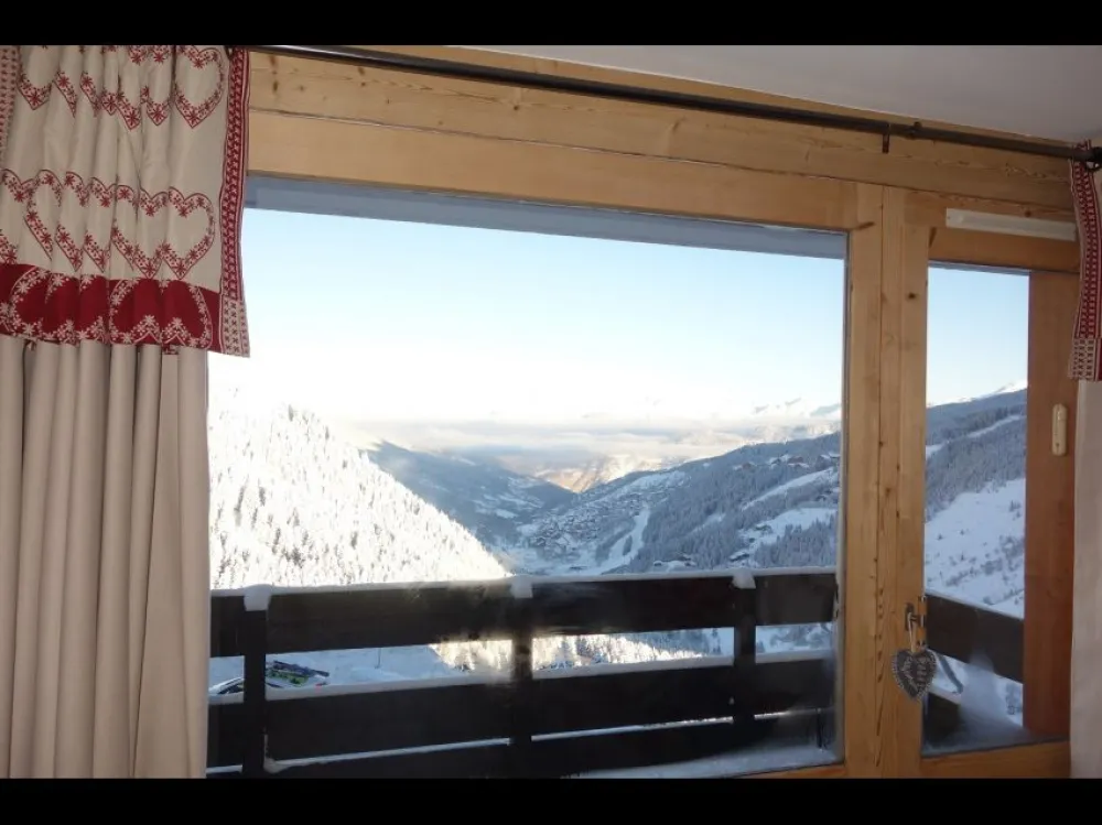 Le refuge de l' ourson blanc sur les pistes des 3  vallees ,+ garage .classé 3*étoiles meublé de tourisme .entièrement rénové .  notre appartement a également obtenu le "label meribel" décerné par l'office de tourisme.