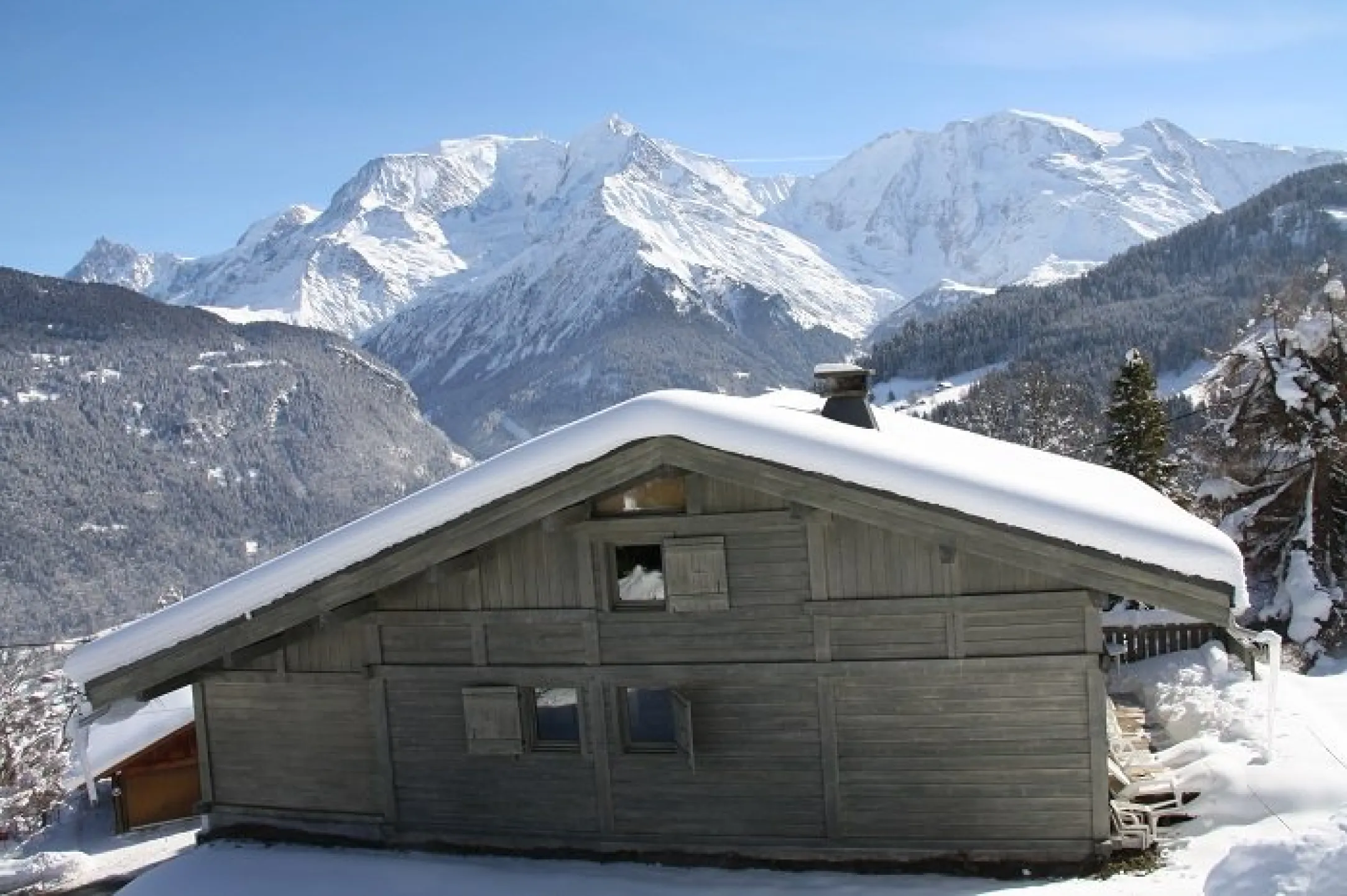 Magnifique chalet face au mont-blanc (2 à 10 personnes)
