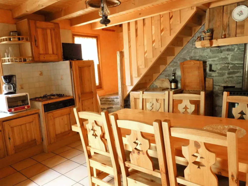 Cuisine entièrement équipée : lave-vaisselle, four, micro-ondes, frigo, etc. 
