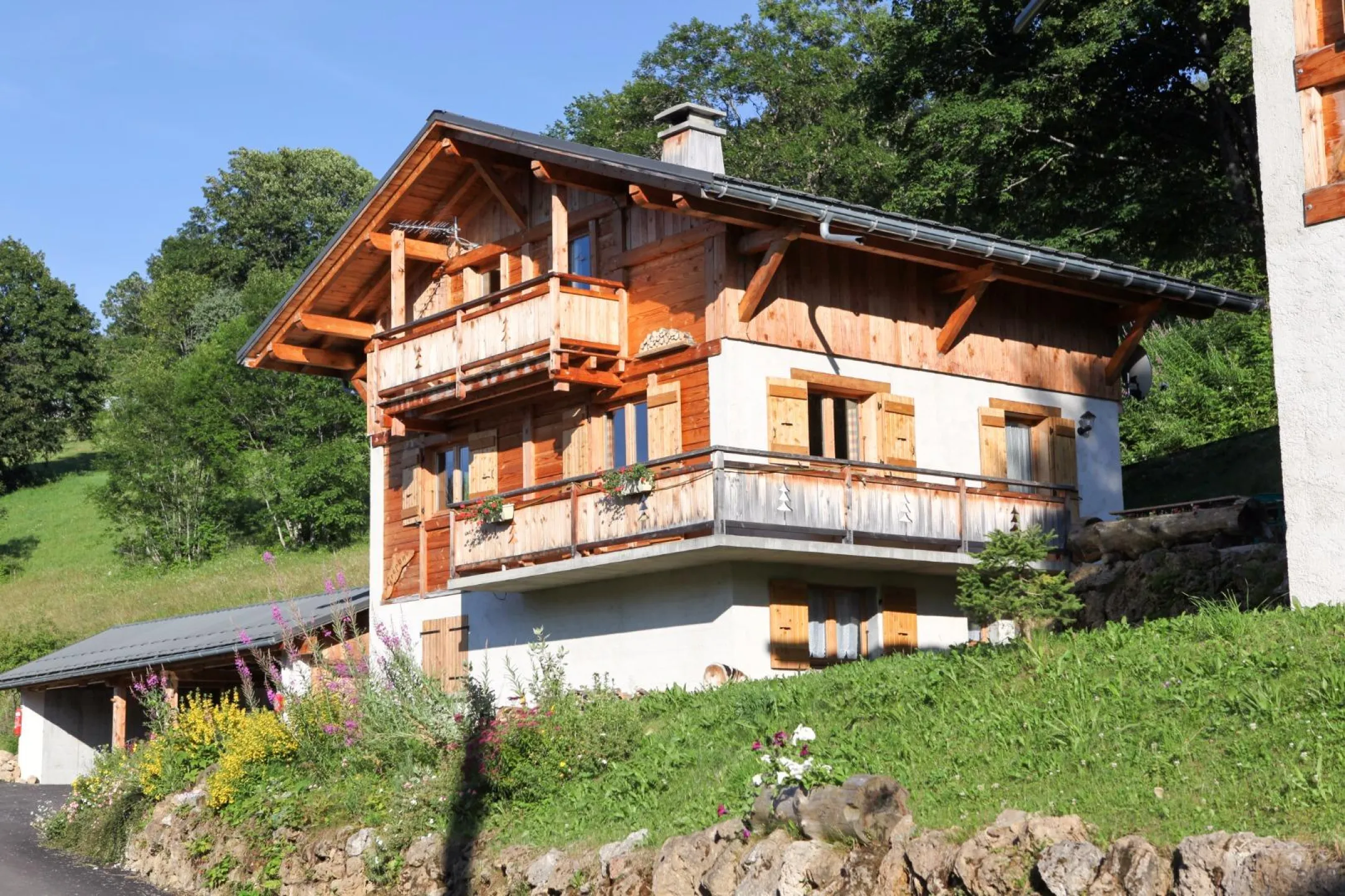 Aux-chalets-des-alpes piscine chauffée (été) piste de luge (hiver)