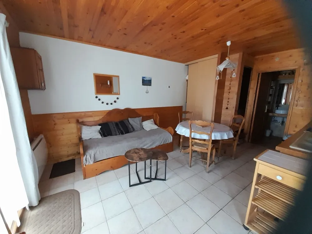 Les orres, front de neige de prébois : chalet trolle 3 pers, pied des pistes et skis aux pieds !