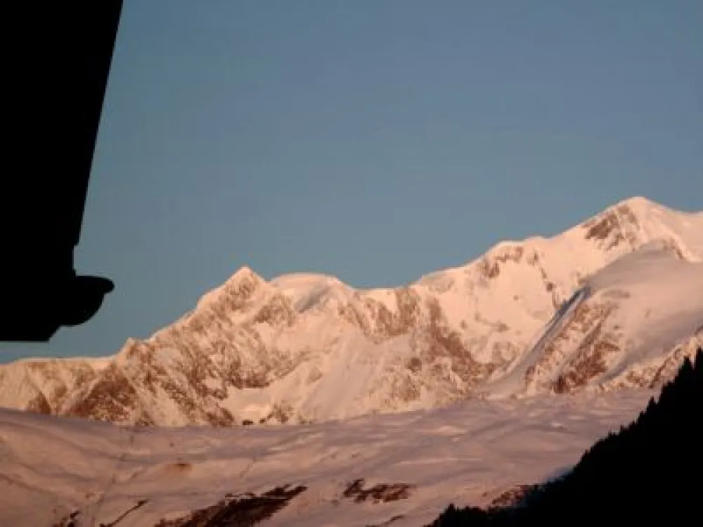 Vue panoramique sur le Mont-Blanc depuis le balcon
