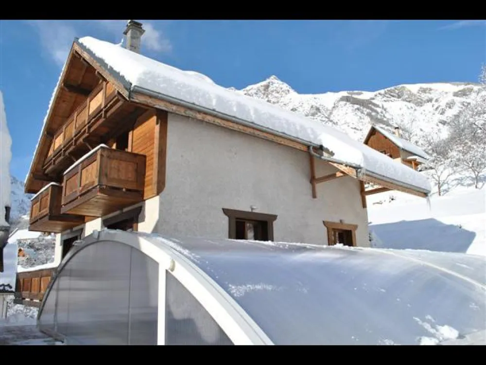 CHALET LE NOYER ET SON ABRI PISCINE