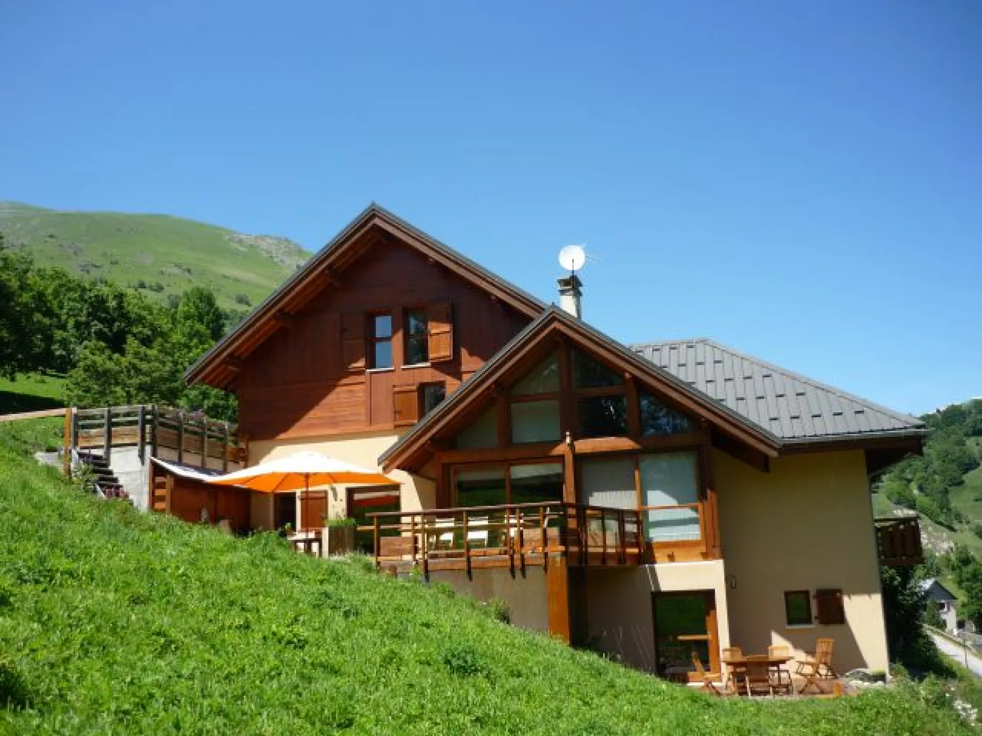 chalet calme sans vis à vis très belle vue sur montagne