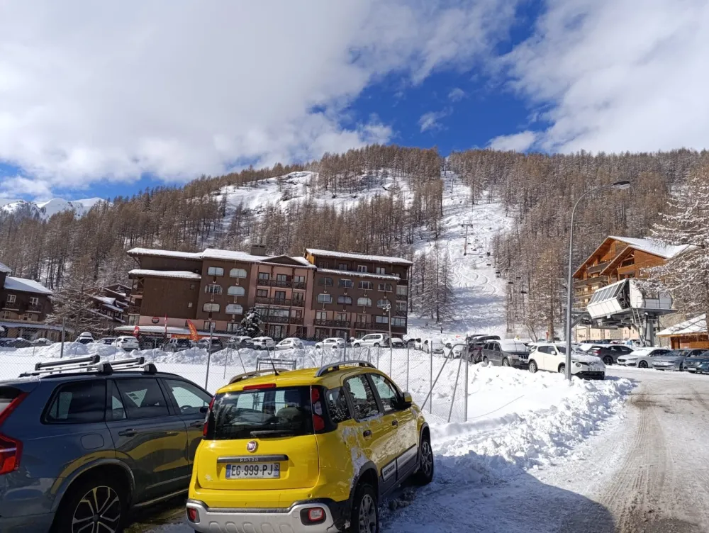 La foux d'allos   espace lumiere   ( studio lumineux expose plein sud)