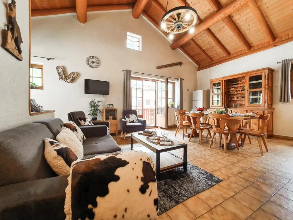 Entrée de l'appartement, une belle pièce de vie, chaleureuse et confortable