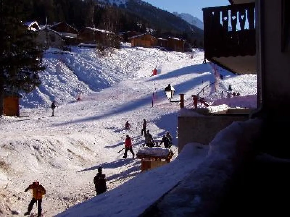 VUE SUR LES PISTES (prise du balcon)