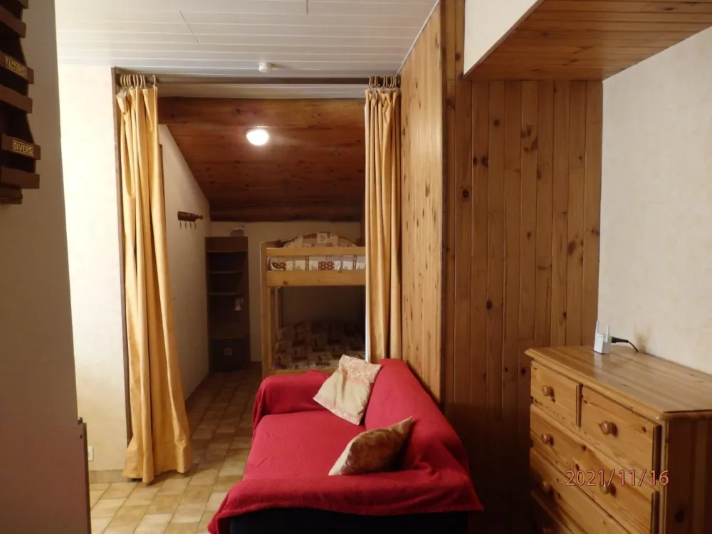 lits superposés dans coin montagne