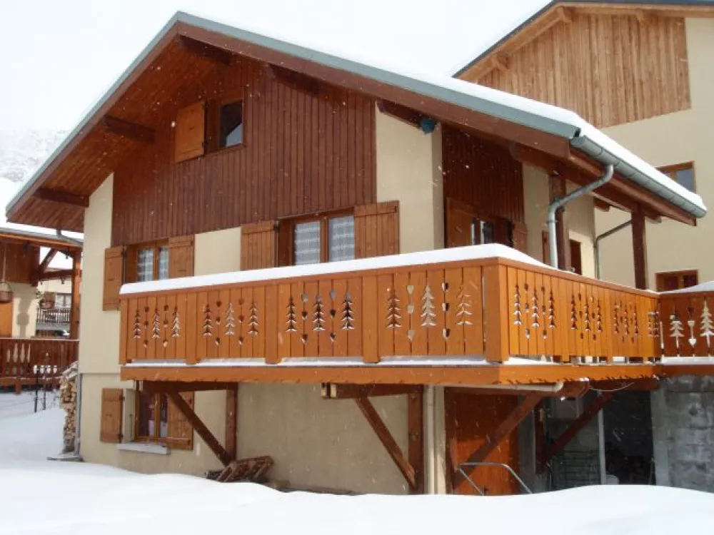 Agréable chalet independant - location du dimanche au dimanche.