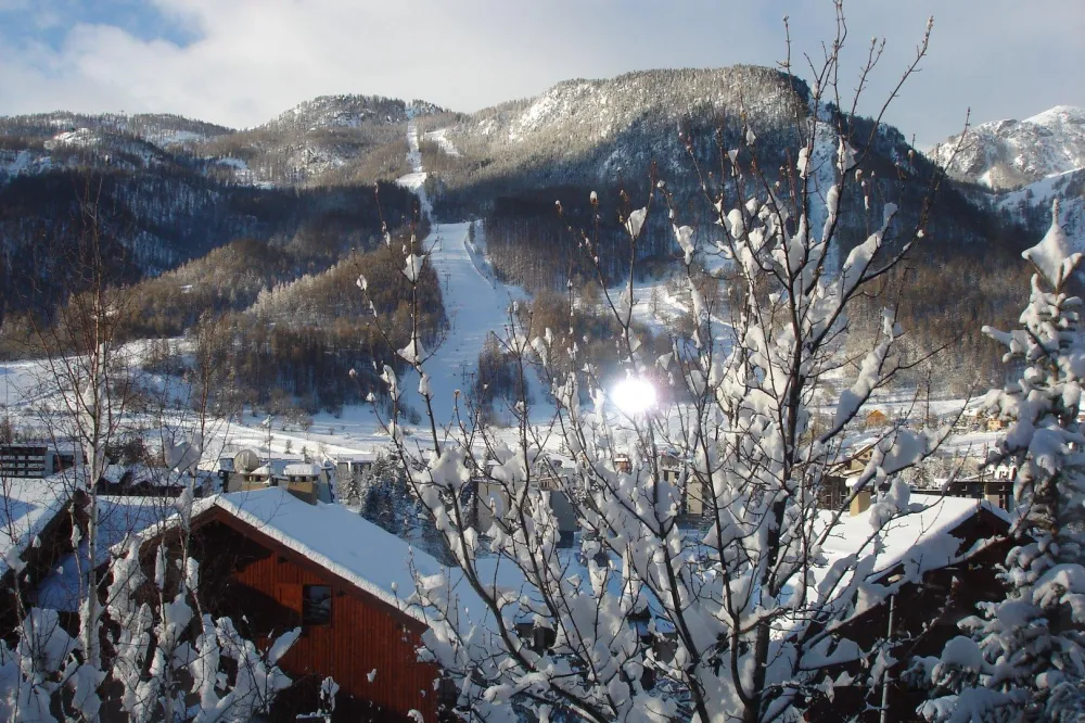 Vue sur les pistes très proches de ski.