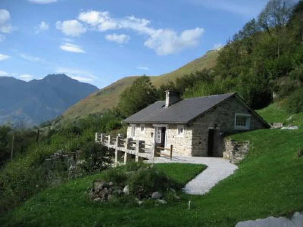 VUE SUR LA VALLEE D'OSSAU, LE CASINO DES EAUX BONNES ET LA MONTAGNE VERTE